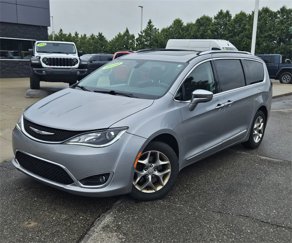 Used 2019 Chrysler Pacifica Limited image 1