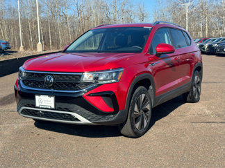 Certified 2024 Volkswagen Taos SE image 1