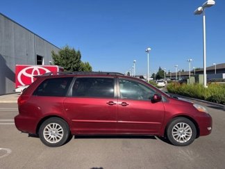 Used 2010 Toyota Sienna XLE image 1