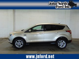 Used 2017 Ford Escape SE w/ SE Cold Weather Package image 1