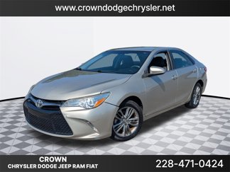 Used 2017 Toyota Camry SE image 1