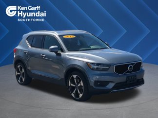 Used 2019 Volvo XC40 T5 Momentum image 1