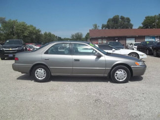 Used 1998 Toyota Camry LE image 1