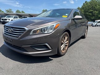 Used 2016 Hyundai Sonata SE image 1
