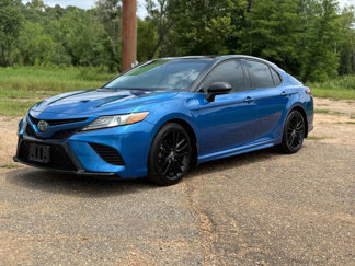 Used 2018 Toyota Camry XSE image 1