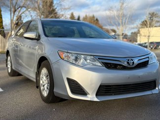 Used 2014 Toyota Camry LE image 1