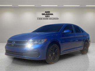 Used 2024 Volkswagen Jetta SE image 1