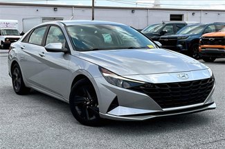 Used 2022 Hyundai Elantra SEL image 1