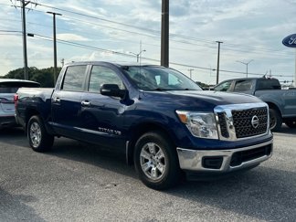 Used 2018 Nissan Titan SV image 1