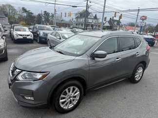 Used 2017 Nissan Rogue SV image 1
