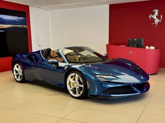 Used 2023 Ferrari SF90 Spider image 1