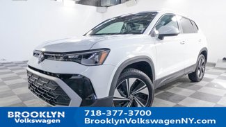 New 2025 Volkswagen Taos SE image 1