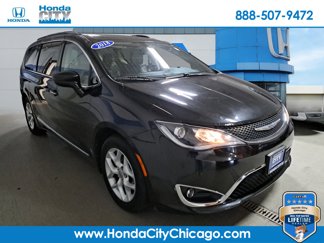 Used 2018 Chrysler Pacifica Touring-L w/ Tire & Wheel Group image 1