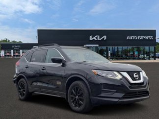 Used 2017 Nissan Rogue SV image 1