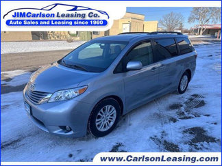 Used 2017 Toyota Sienna XLE image 1
