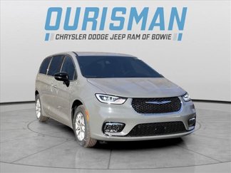 New 2025 Chrysler Pacifica Select image 1