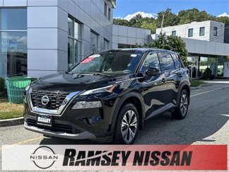 Certified 2021 Nissan Rogue SV image 1