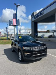 Used 2018 Jeep Compass Latitude image 1