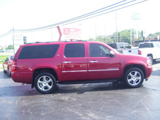 Used 2014 Chevrolet Suburban LTZ image 1