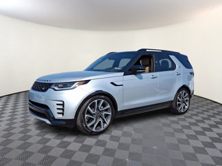 Used 2024 Land Rover Discovery Dynamic SE image 1