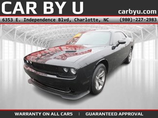 Used 2019 Dodge Challenger SXT image 1