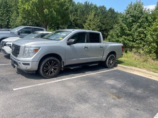 Used 2021 Nissan Titan SV image 1