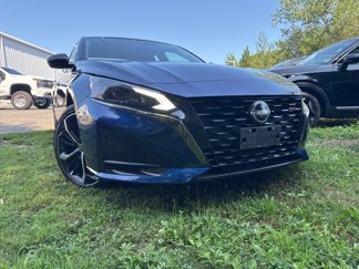 Used 2023 Nissan Altima 2.5 SR image 1