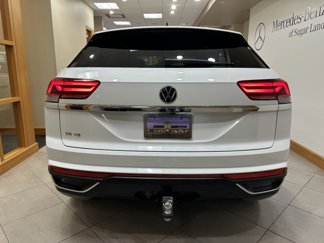 Used 2023 Volkswagen Atlas Cross Sport SE w/ Panoramic Sunroof Package video 4