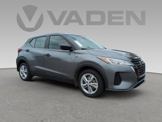 Used 2021 Nissan Kicks S image 1