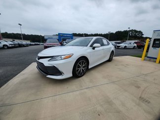 Used 2023 Toyota Camry XLE image 1