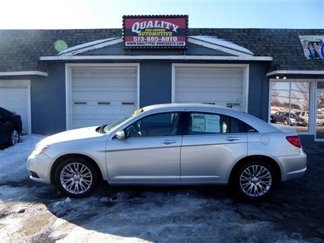 Used 2012 Chrysler 200 Limited image 1