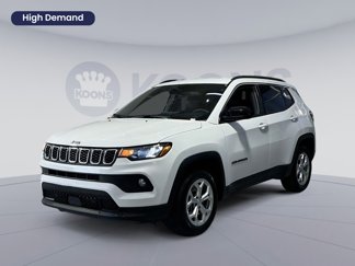 Used 2024 Jeep Compass Latitude image 1