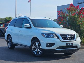 Used 2017 Nissan Pathfinder SV image 1