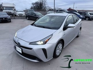 Used 2019 Toyota Prius LE image 1