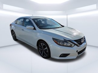 Used 2017 Nissan Altima 2.5 SR w/ LED Appearance Package image 1