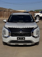 Used 2023 Mitsubishi Outlander SE image 1