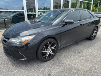 Used 2016 Toyota Camry SE image 1