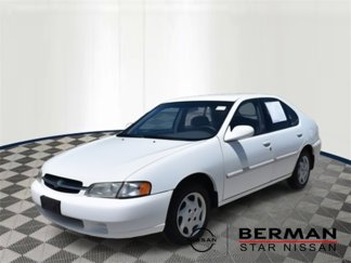Used 1999 Nissan Altima XE image 1