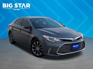 Used 2017 Toyota Avalon XLE image 1