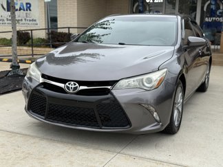 Used 2017 Toyota Camry SE image 1