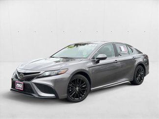 Used 2024 Toyota Camry SE image 1