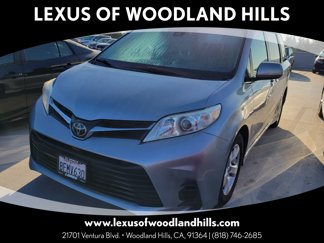 Used 2018 Toyota Sienna LE image 1