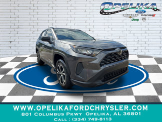 Used 2021 Toyota RAV4 LE image 1