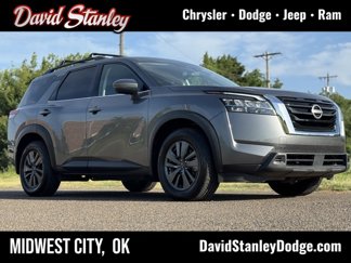 Used 2022 Nissan Pathfinder SV image 1