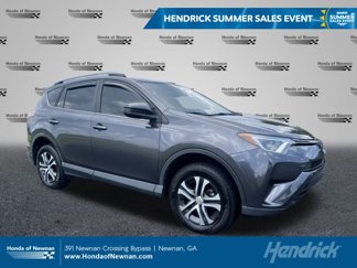 Used 2018 Toyota RAV4 LE image 1