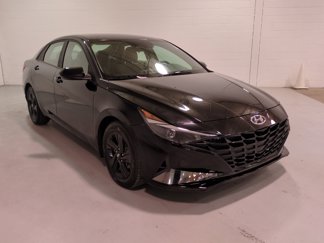 Certified 2022 Hyundai Elantra SEL image 1