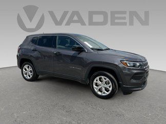 Used 2024 Jeep Compass Sport image 1