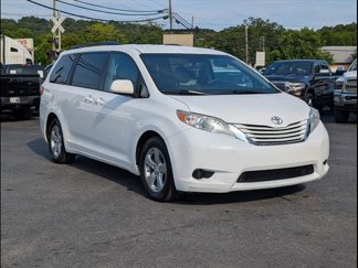 Used 2016 Toyota Sienna LE image 1