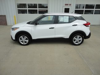 Used 2020 Nissan Kicks S image 1
