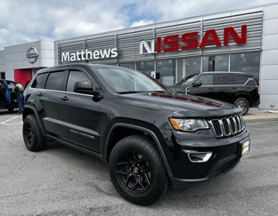 Used 2017 Jeep Grand Cherokee Laredo image 1